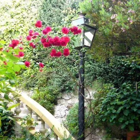 Vermorel Bed & Breakfast *